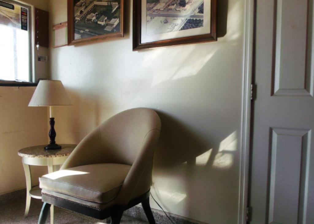 Lindsay Inn Extérieur photo